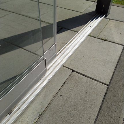 Inspirace ARTOSI GLASS – sistema di vetrate scorrevole senza telaio

